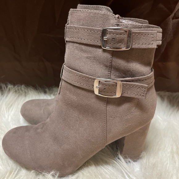 PRICE REDUCED! - Pink Suede Black Heel Strappy Ankle Boots Size 6 Women’s US - Picture 5 of 8